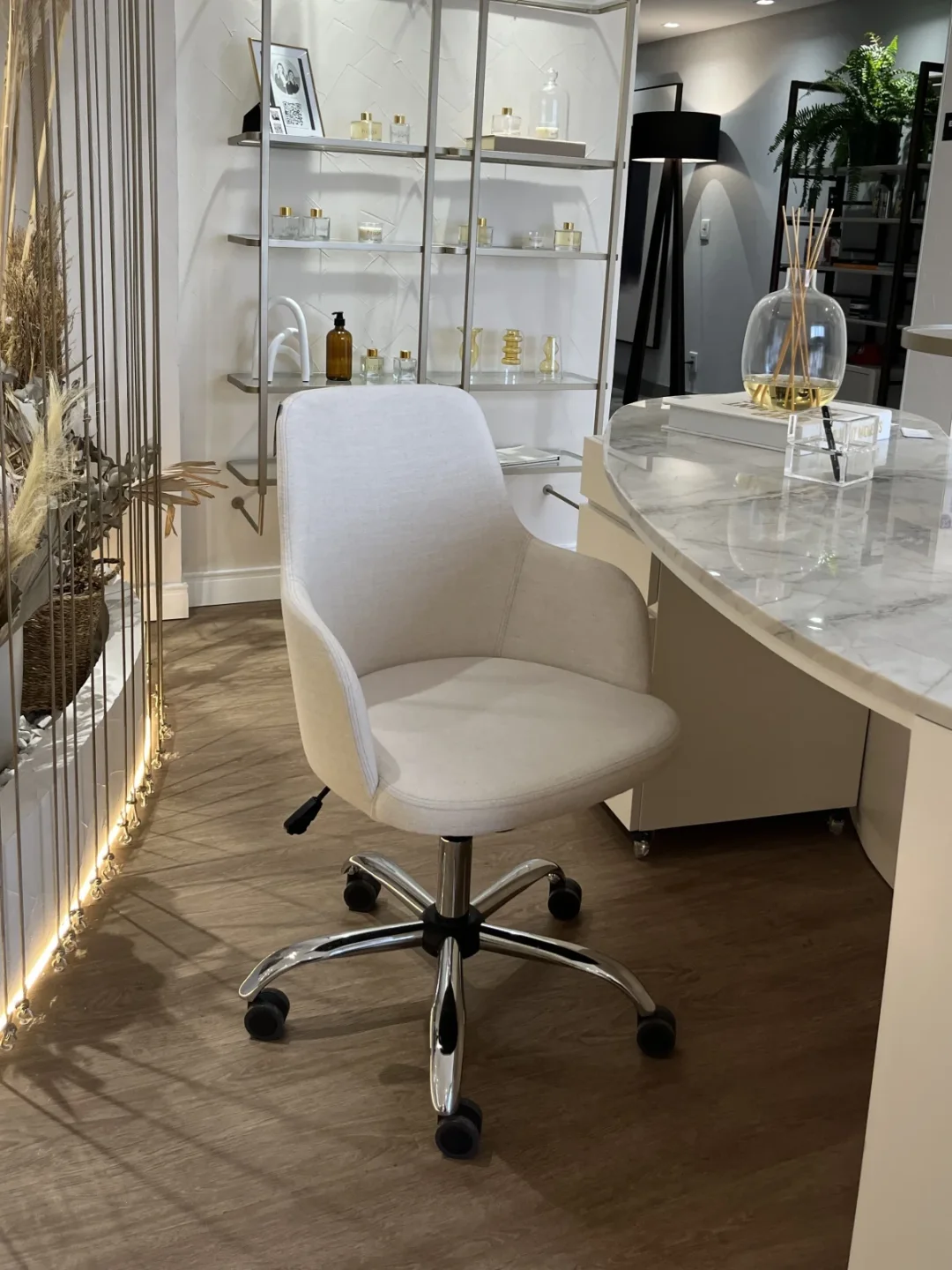 Cadeira Ella Office com braços Base Metal Cromado — imagem 4