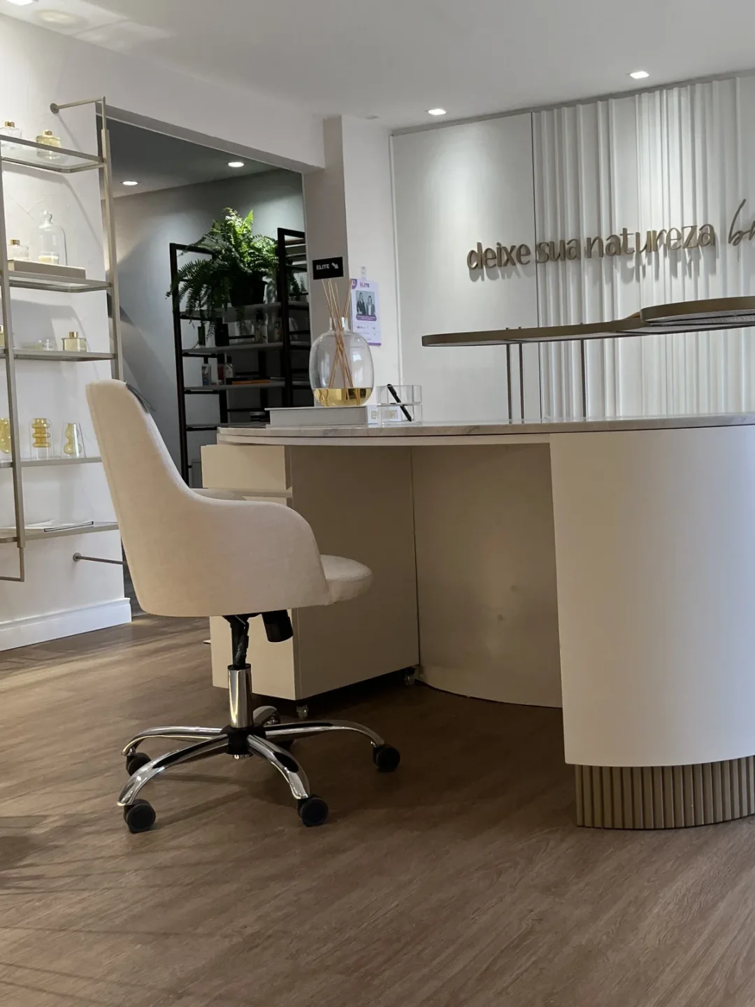 Cadeira Ella Office com braços Base Metal Cromado — imagem 3