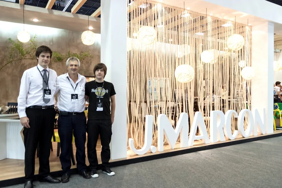 Ricardo, Leonardo e Eduardo em registro do acervo da empresa