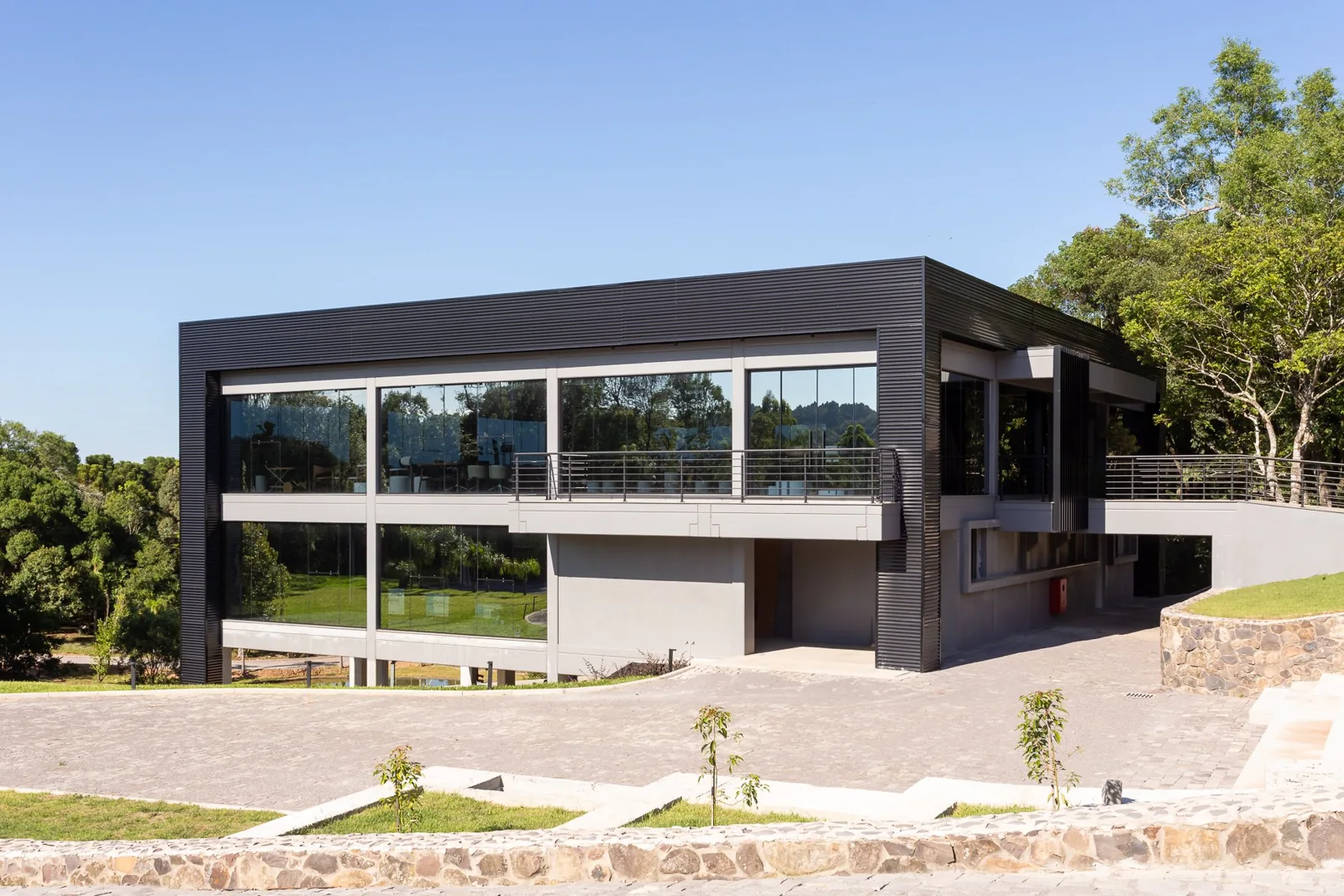 Fachada do showroom inaugurado em 2025